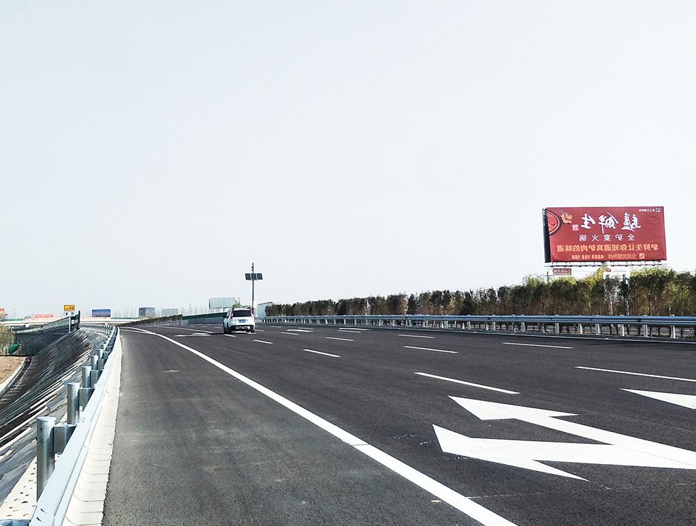 2018年10月宁夏塞上云端牧场京藏高速高炮广告发布